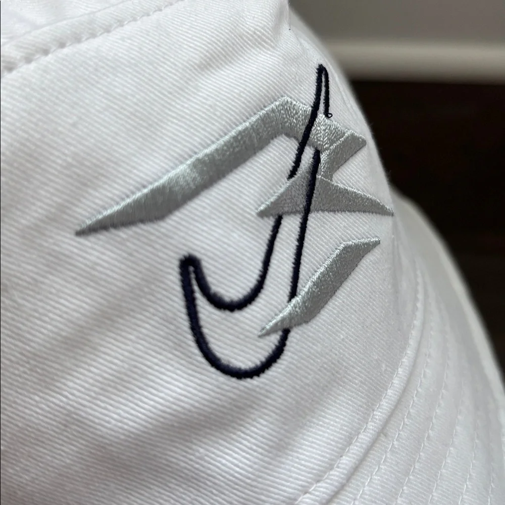 Nike Youth Bucket Hat,Sun protection,black/gray Swoosh logo, 3 Brand,vent,canvas